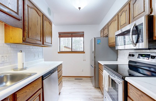 Wisconsin Dells Casa | Cabin Style Condo with shared pool, hot tub, golf, & much more!