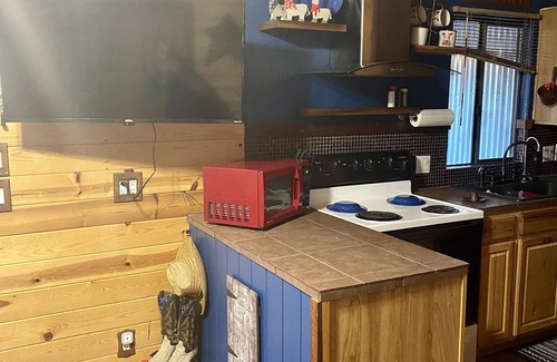 Quartzsite Cabina | Cabin Style Home on Peaceful Property