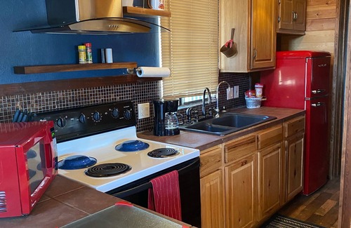 Quartzsite Cabina | Cabin Style Home on Peaceful Property