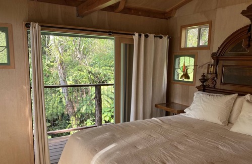 Kailua-Kona Cabina | Cabin Treehouse in the Hawaiian Cloud Forest