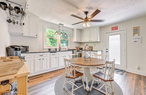 Carrollton Cabina | Cabin w/ Fire Pit - 7 Mi to Downtown Carrollton!
