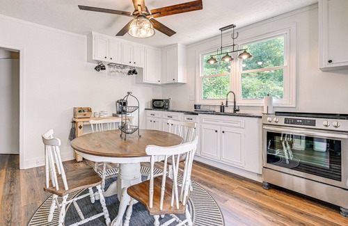 Carrollton Cabina | Cabin w/ Fire Pit - 7 Mi to Downtown Carrollton!