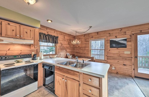 Valley Creek Run Cabina | Cabin w/ Fire Pit: 5 Mi to Cataloochee Skiing