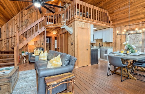 Sautee Nacoochee Cabina | Cabin w/Hot tub+Outdoor Kitchen+Firepit near ATV & SXS Trails~8mns to Helen, GA!