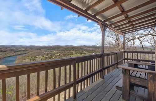 Eureka Springs Casa | Cabin w/King Bed, Jacuzzi + View