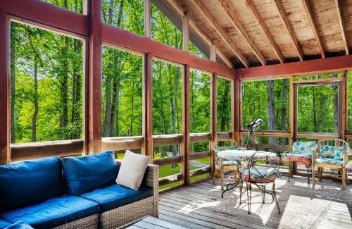 Great Cacapon Casa | Cabin w New Hot Tub, River, Kayak, WiFi, & Fire Pit