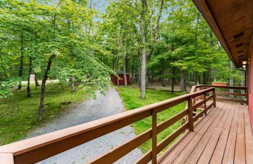 Great Cacapon Casa | Cabin w New Hot Tub, River, Kayak, WiFi, & Fire Pit