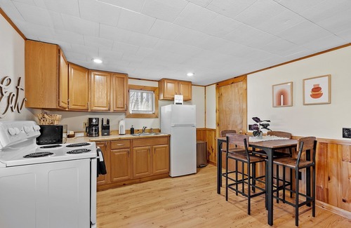 Thornton Cabina | Cabin W/Private Hot tub,PetFriendly, Fire pit 10min Loon mtn & owls Nest Resort