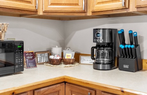 Thornton Cabina | Cabin W/Private Hot tub,PetFriendly, Fire pit 10min Loon mtn & owls Nest Resort