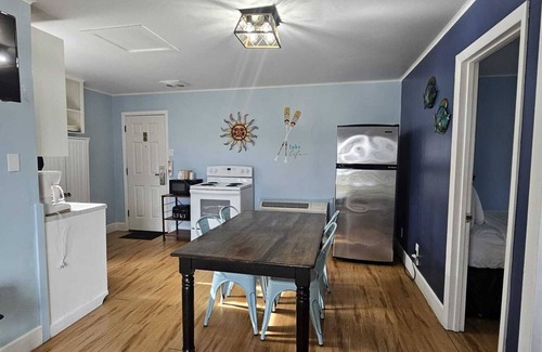 Lakeport Cabina | Cabin with 2-bedroom with 2 Queens and 2 Doubles /Kitchen