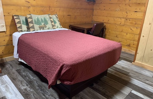 South Fork Cabina | Cabins: 4, 5, 15, 16-Cabaña-Baño Privado