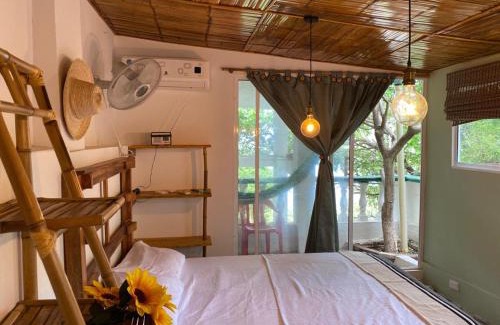Taganga Apartamento | Cabin with balcony and ocean view.
