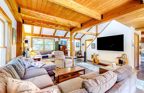 Owls Head Cabina | Cabin with deck, grill & fire table on 10 private acres - near Crescent Beach