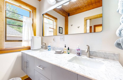 Owls Head Cabina | Cabin with deck, grill & fire table on 10 private acres - near Crescent Beach
