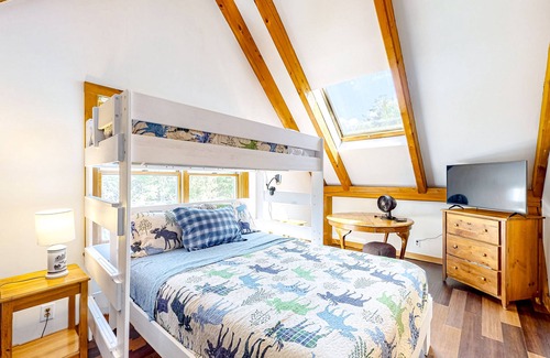 Owls Head Cabina | Cabin with deck, grill & fire table on 10 private acres - near Crescent Beach