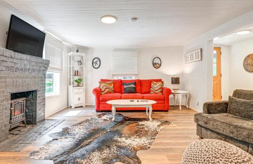 Carrollton Casa | Cabin with Fire Pit - 7 Mi to Downtown Carrollton!