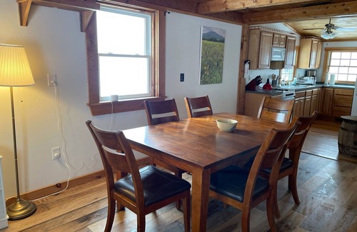East Burke Cabina | Cabin with guest house on biking/VAST trails