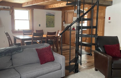 East Burke Cabina | Cabin with guest house on biking/VAST trails