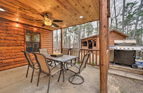 Broken Bow Casa | Cabin with Hot Tub and Grill - 6 Mi to Broken Bow Lake
