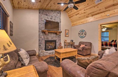 Broken Bow Casa | Cabin with Hot Tub and Grill - 6 Mi to Broken Bow Lake