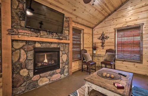 Broken Bow Casa | Cabin with Hot Tub - Near Broken Bow Lake and Hiking!