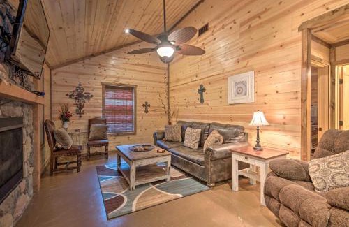 Broken Bow Casa | Cabin with Hot Tub - Near Broken Bow Lake and Hiking!