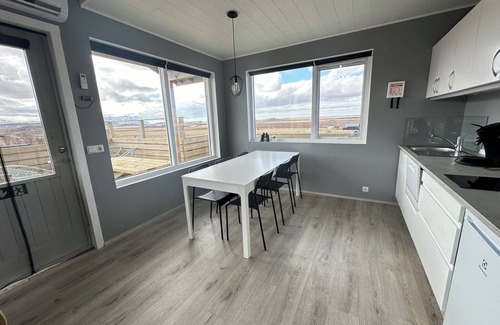 Borgarnes Cabina | Cabin next to Fossatún, west of Iceland