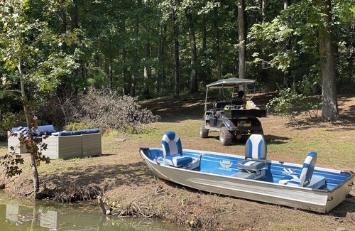 Cliftondale Cabina | Cabin With Lake on 10Acres Outside Atl Where Friends & Family Meet Nature
