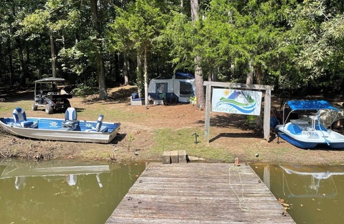 Cliftondale Cabina | Cabin With Lake on 10Acres Outside Atl Where Friends & Family Meet Nature