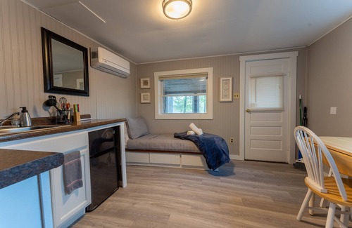 Alton Bay Cabina | Cabin with lake views & lake access Now featuring AC Wi-FI and TV sleeps 5