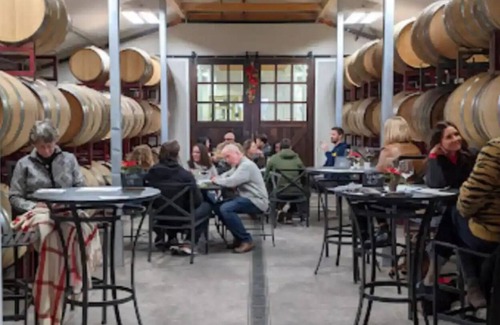 Los Gatos Cabina | Cabin with loft under a tree in Santa Cruz mountains near Beach and wine tasting