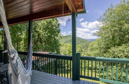 Sugar Grove Cabina | Cabin with Views & River Access