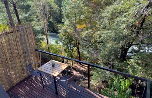 Melipeuco Otro | Cabina vista al río en Roca Truful