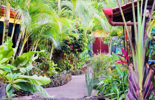Uvita Hotel | Cabinas D’Val