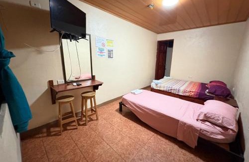 Ciudad Cortés Hotel | Cabinas Dushka