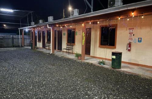 Ciudad Cortés Hotel | Cabinas Dushka
