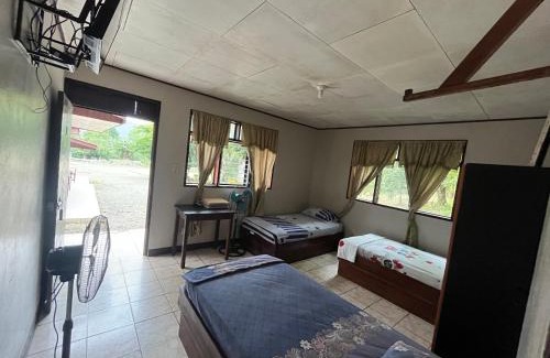 Bratsi Hotel | Cabinas El Mango