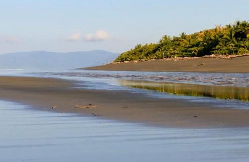 Playa Zancudo Casa | Cabinas Los Cocos