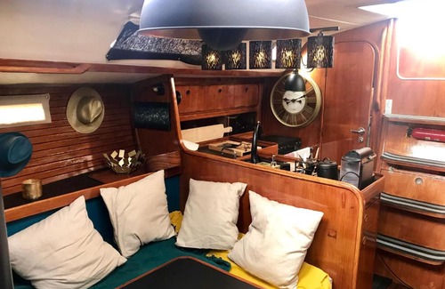 Cannes Old Town Alquiler De Eote | Cabine privée dans un voilier aménagé cosy