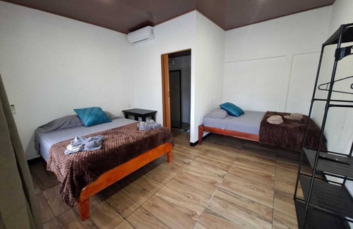 Hone Creek Hotel | Cabini Taz