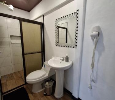 Hone Creek Hotel | Cabini Taz