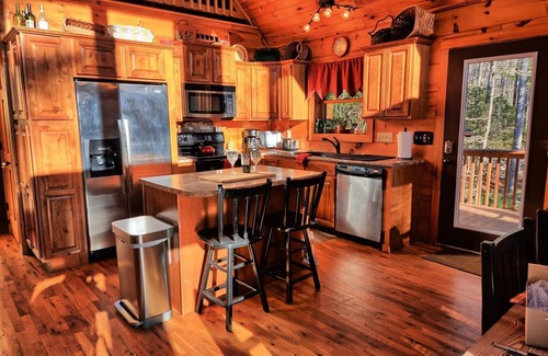 West Jefferson Cabina | Cabinlot-Open for Bookings! Lake Access, Pool Table, WIFI, Fire Pit
