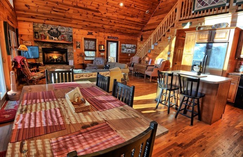 West Jefferson Cabina | Cabinlot-Open for Bookings! Lake Access, Pool Table, WIFI, Fire Pit