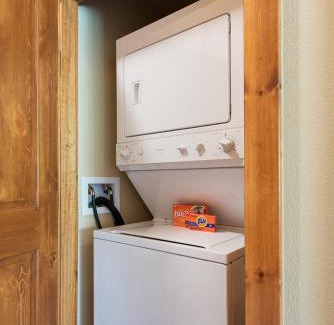 Crooked Pines Casa | Cabins 21