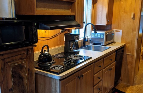 Bradley Complejo | Cabins 85 acre resort. Lake San Antonio Lake Nacimiento Fort Hunter Liggett
