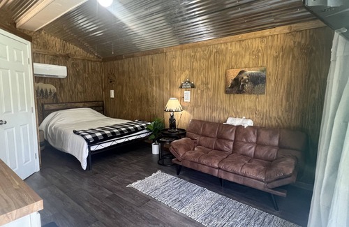 Hartford Cabina | Cabins at Grizzly Ranch!