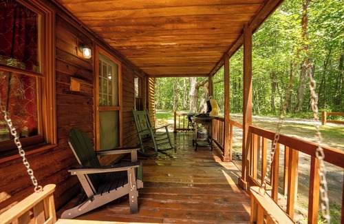 Ansted Cabina | Cabañas cerca de New River Gorge con jacuzzi y chimenea