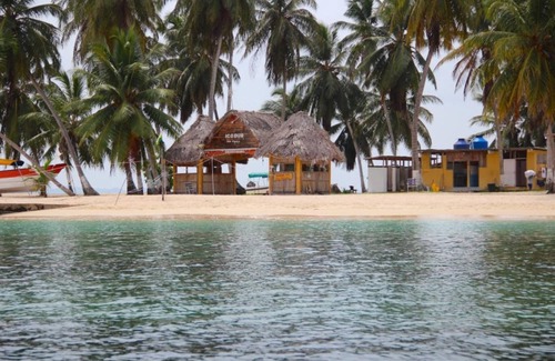 Carti Tupile Hotel | Cabins in Aguja Island