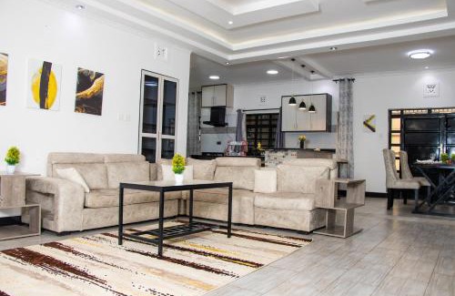 Bungoma Cama Y Desayuno | Cacecy Luxury Homes 2 -Bedroom