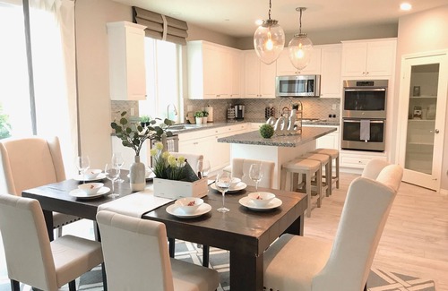 Jurupa Valley Casa | ❃Hogar en casa de lujo ❃Perfecto para retiro en familia ❃ Wifi rápido ❃ Camas para niños ❃
